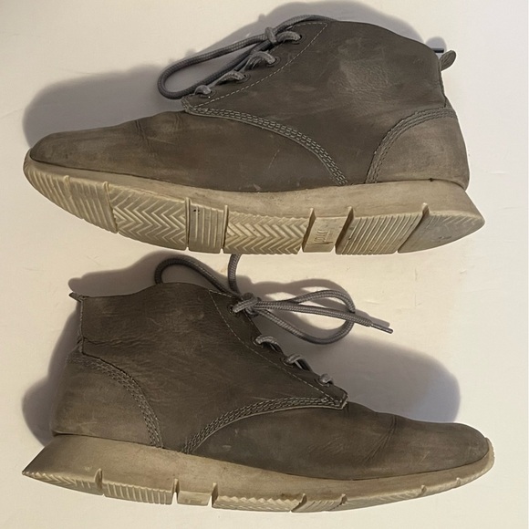 Kodiak Gray Ankle Boots with Suede Finish - Picture 11 of 15